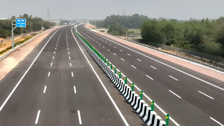 https://www.salarnews.in/public/uploads/images/newsimages/maannewsimage26072026_194512_Lucknow-Kanpur Expressway.jpg